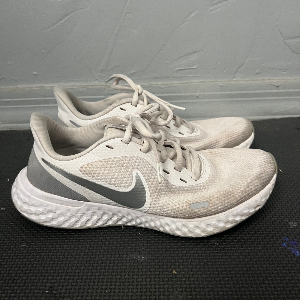 White Nike Althetic Shoes